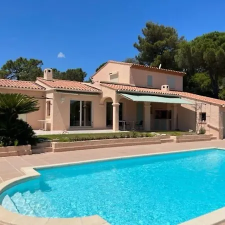 Climatisee, Vue Et Piscine Chauffee ホテル
