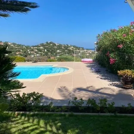 Climatisee, Vue Et Piscine Chauffee