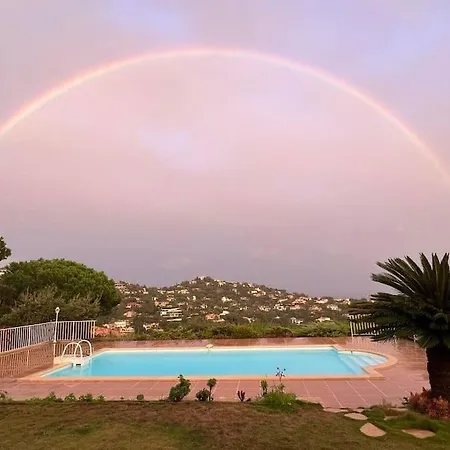 ホテル Climatisee, Vue Et Piscine Chauffee *