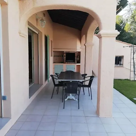 Climatisee, Vue Et Piscine Chauffee ホテル